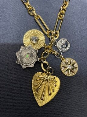 JUMBO PAPERCLIP Gold-Tone Charm Necklace Layered Disc & Heart Charms.  NWT.